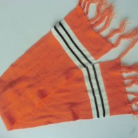 оранжево шалче, снимка 1 - Шапки, шалове и ръкавици - 37108419
