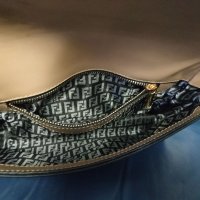 Нова мострена чанта Фенди Fendi, снимка 4 - Чанти - 38946016