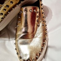 Уникални златисти обувки, снимка 2 - Дамски ежедневни обувки - 37288261