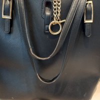 Дамска черна чанта, снимка 5 - Чанти - 35579747