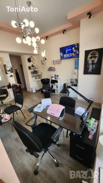 Място за МАНИКЮРИСТ, снимка 1