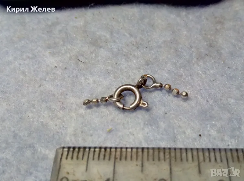 СТАРА СРЕБЪРНА ЗАКОПЧАЛКА СРЕБРО 925 с БЯЛА ПОЗЛАТА КАРАБИНКА За ЛАНЧЕ ГРИВНА КОЛИЕ ВЕРИЖКА 49895, снимка 1