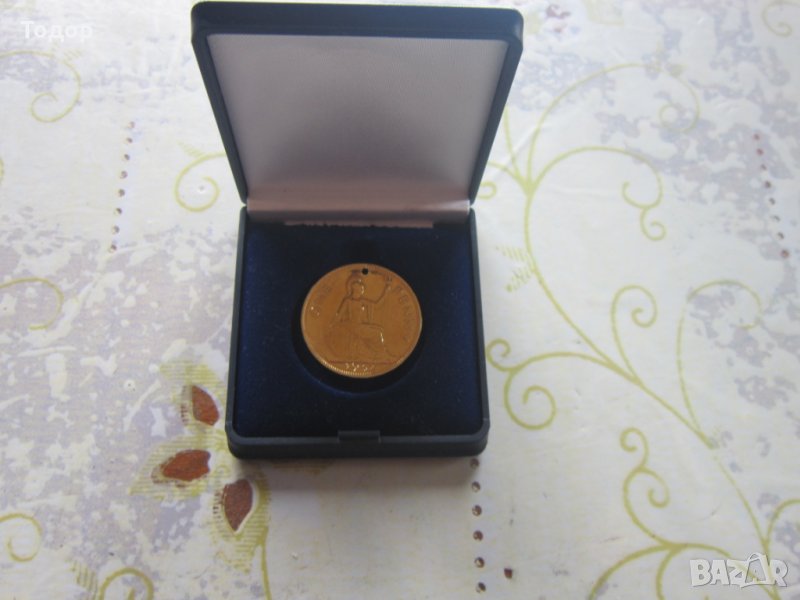 Позлатен медальон монета 1937 в кутия , снимка 1