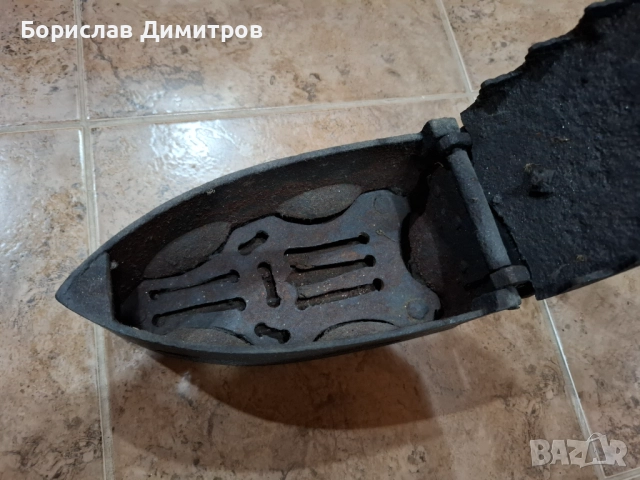 Продавам стара българска ютия от 18 век на въглища , снимка 4 - Ютии - 23288426