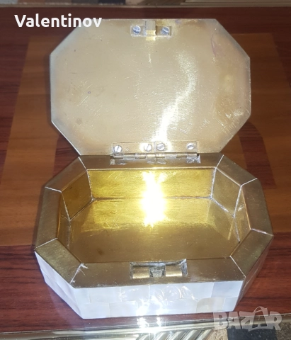 Старинна кутия за бижута от седеф, снимка 3 - Антикварни и старинни предмети - 51741821