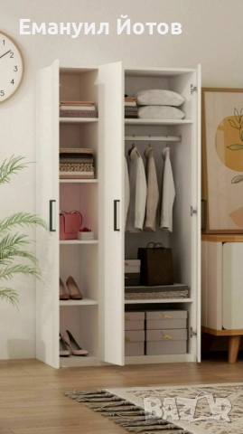 Гардероб с 3 врати и 8 рафта за дрехи 