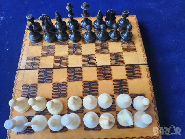 шах - с дърворезба/лакиран (+табла) р-р 26х26 см и малък пирографиран р-р 34х34 см с фигури/пулове , снимка 8 - Шах и табла - 52583035