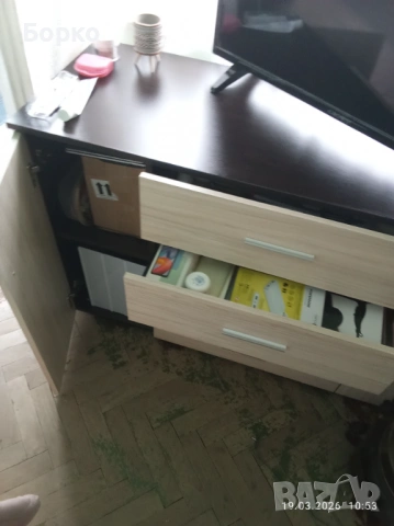 Шкаф с много чекмеджета