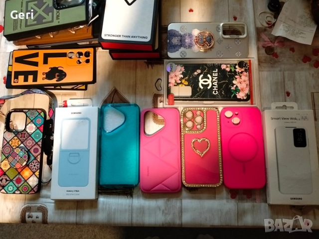 Калъфи за различни марки телефони. 