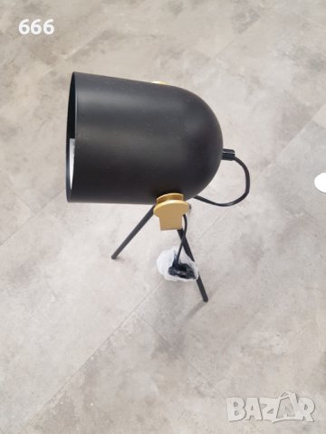 Настолна лампа, снимка 5 - Настолни лампи - 42600921