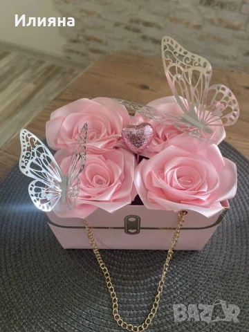 Букети от ръчно изработени сатенени рози