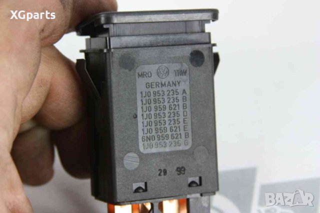  Бутон аварийни за Volkswagen Golf 4 (1997-2005) 1J0953235, снимка 2 - Части - 42682835