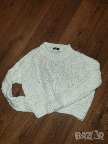 Пуловер бял сърца