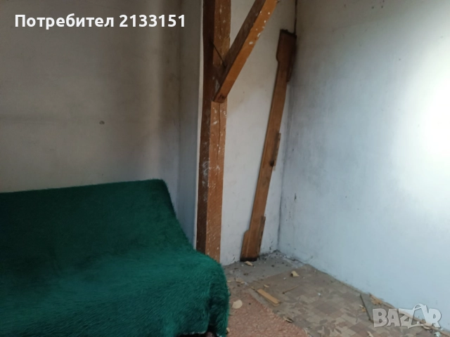 Отдавам под наем таванска стая в центъра на Русе , в близост до х- л Рига, снимка 2 - Стаи под наем - 43249177