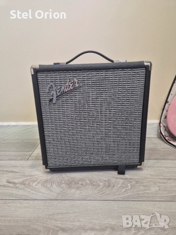 Бас китара squier (розова) и усилвател rumble 15, снимка 2 - Китари - 52538571