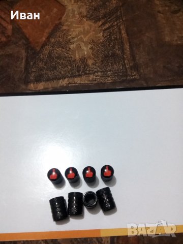 ПРОМО Качественни метални черни капачки за вентили винтили с емблема среден пръст за кола автомобил, снимка 4 - Аксесоари и консумативи - 31165411