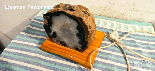 нощна лампа от ахатена геода, снимка 4 - Настолни лампи - 47334086