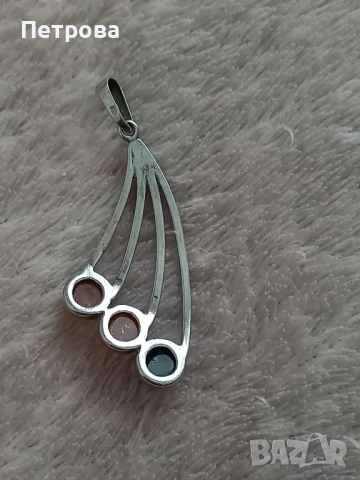 Сребърна висулка с три кехлибара, снимка 2 - Колиета, медальони, синджири - 52009882