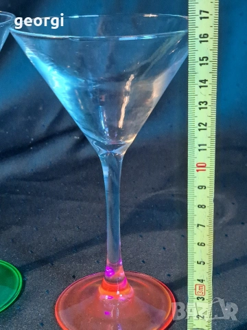две френски чаши за мартини от ураново стъкло M1, снимка 10 - Чаши - 54163664