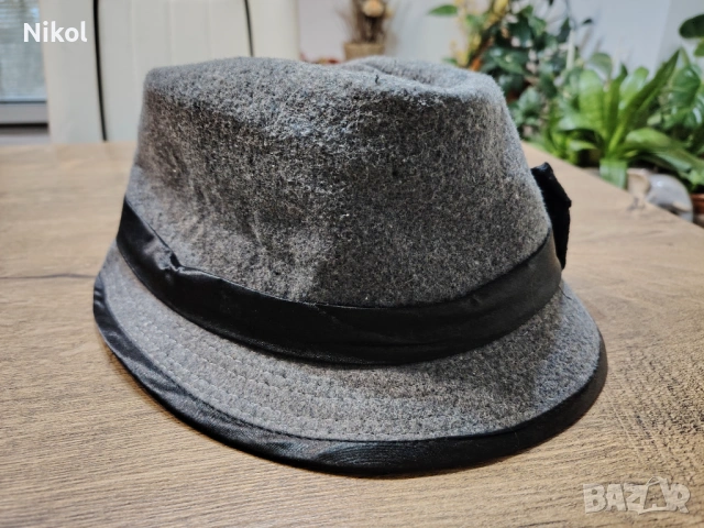 Дамска сива шапка, снимка 3 - Шапки - 53915838