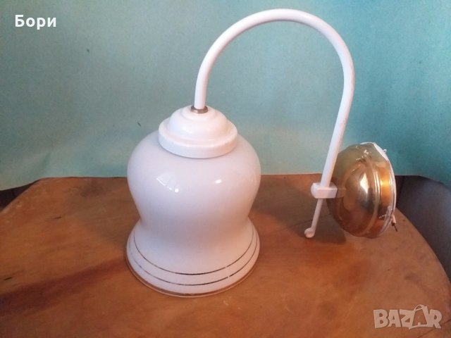 Аплик лампа за стена