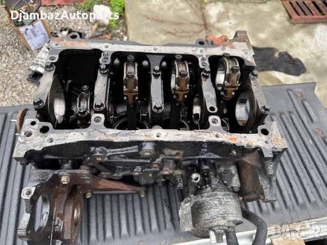 Цилиндров блок с бутала и биели YD25