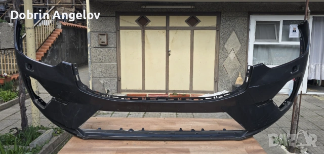 Оригинална предна броня за Volvo XC60 (2022-2024) + долна решетка, снимка 2 - Части - 54102647