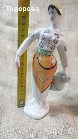Порцеланова фигура, снимка 5 - Антикварни и старинни предмети - 53933030