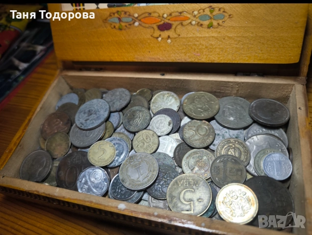 Стари монети и банкноти в стара дървена кутия, снимка 2 - Колекции - 54033124