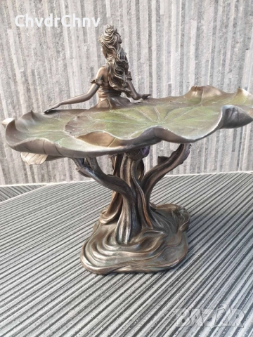 24см-2кг бронзов резин/италианска пиедестална фигурална фруктиера-бонбониера/фигура на фея с лилия, снимка 4 - Декорация за дома - 52972341