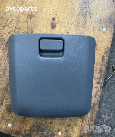 Toyota avensis verso 2005година Шкафчета, снимка 4 - Части - 40469565