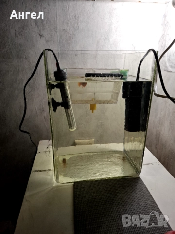Продавам 20л аквариум/ваничка /с помпа и нагревател
