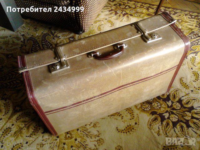 Продавам стар английски куфар от 50-те