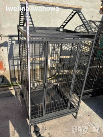 Продавам две клетки за папагали. Намират се в Сливен само лично предаване , снимка 4 - Папагали - 52422349