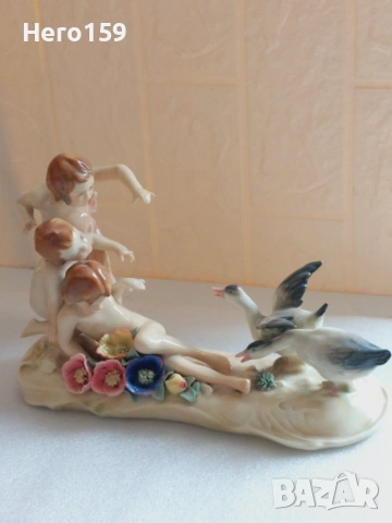 Прекрасна порцеланова фигура,композиция''Karl Ens''Тюрингия .Германия,20 век начало.