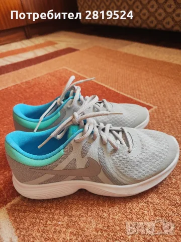 Дамски маратонки Nike 