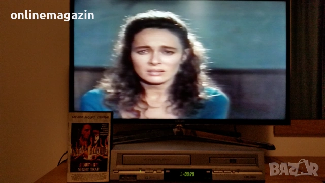 Видеокасета  В КАПАНА НА НОЩТА 1993 г. VHS, снимка 7 - Други жанрове - 54030490