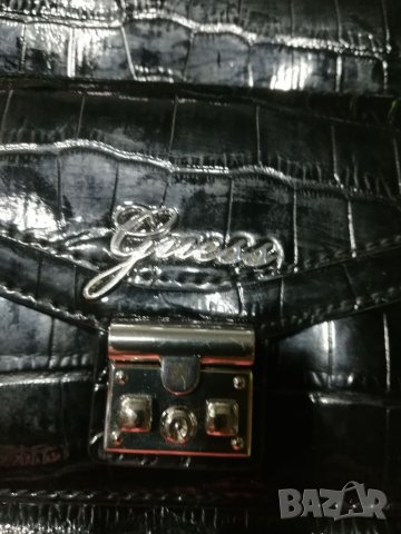 Дамска малка чанта Guess, снимка 3 - Чанти - 38078918