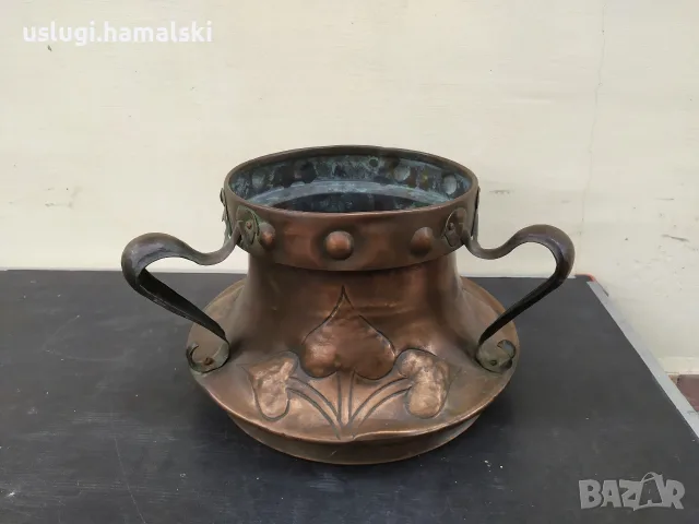 Голям старинен меден/бакърен съд