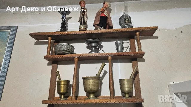 Стара дървена етажерка