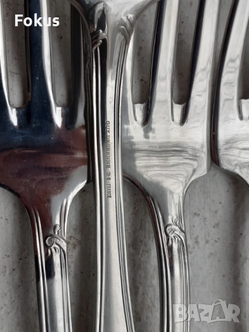Комплект луксозни маркови посребрени вилици Guy Degrenne, снимка 4 - Антикварни и старинни предмети - 53295602