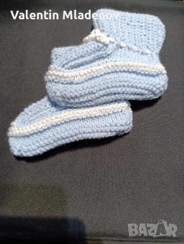 Ръчно плетени бебешки терлички, снимка 3 - Бебешки чорапи - 53144347