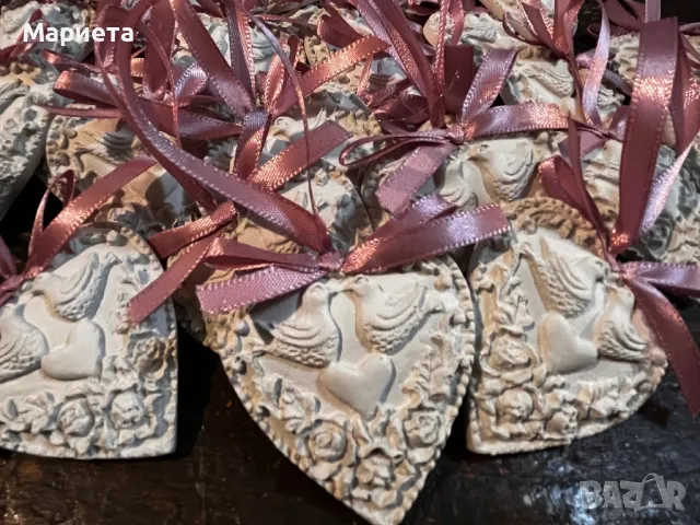 Подаръчета за гости Подаръци за Сватба /Кръщене  Малки подаръчета Сърце Гипсови фигурки за закачане 