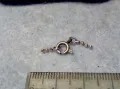 СТАРА СРЕБЪРНА ЗАКОПЧАЛКА СРЕБРО 925 с БЯЛА ПОЗЛАТА КАРАБИНКА За ЛАНЧЕ ГРИВНА КОЛИЕ ВЕРИЖКА 49895, снимка 1