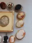 Бронзова позлатена рамка с рисувана икона+ няколко камеи, снимка 14