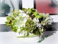 Зелена композиция за маса, снимка 1 - Изкуствени цветя - 44195678