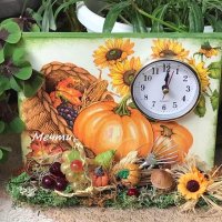 Настолен часовник-Благодатна есен!, снимка 1 - Декорация за дома - 42239284