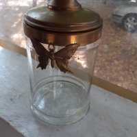 Старинен стъклен буркан за бонбони с метален капак пеперуда , снимка 1 - Антикварни и старинни предмети - 38474522