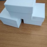 Бели кутиики неукрасени за персонална украса, снимка 1 - Декорация - 29446138