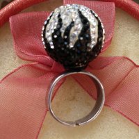 Нов сребърен пръстен с регулация, проба 925 / топка в черно бяло с кристали "Swarovski" , снимка 12 - Пръстени - 29670193